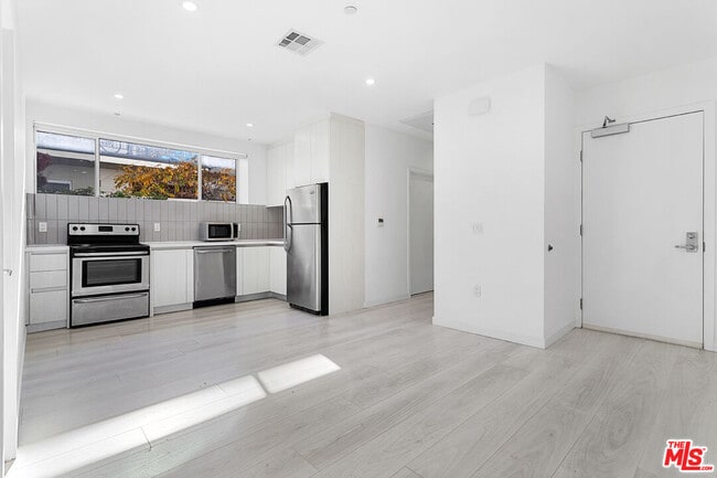 Photo - 1526 Armacost Ave Unit 103