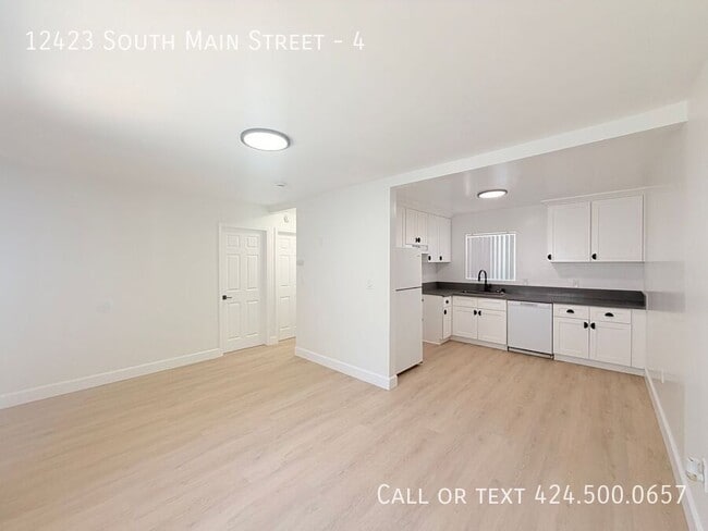 Building Photo - 12423 Main St Unit 4