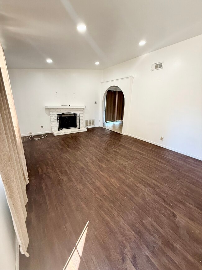 Photo - 10729 E Ave R 10