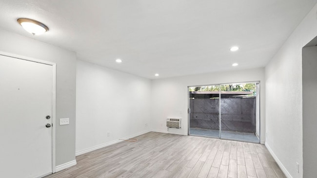 Building Photo - 7932 Mission Center Ct