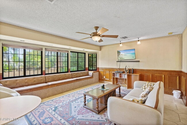 Photo - 10307 Donna Ave