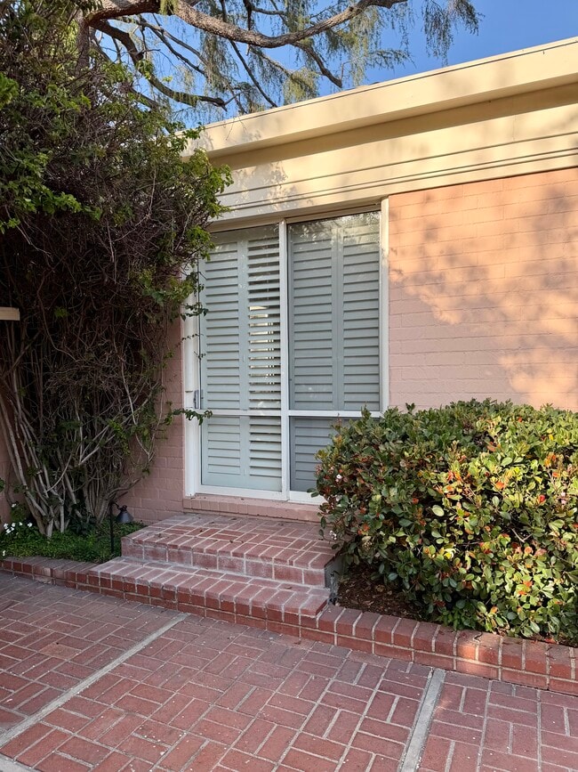 Photo - 910 Benedict Canyon Dr