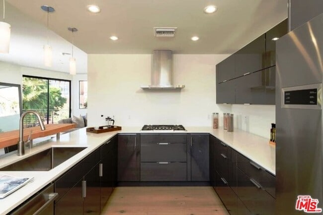 Building Photo - 6685 W Daychar Dr