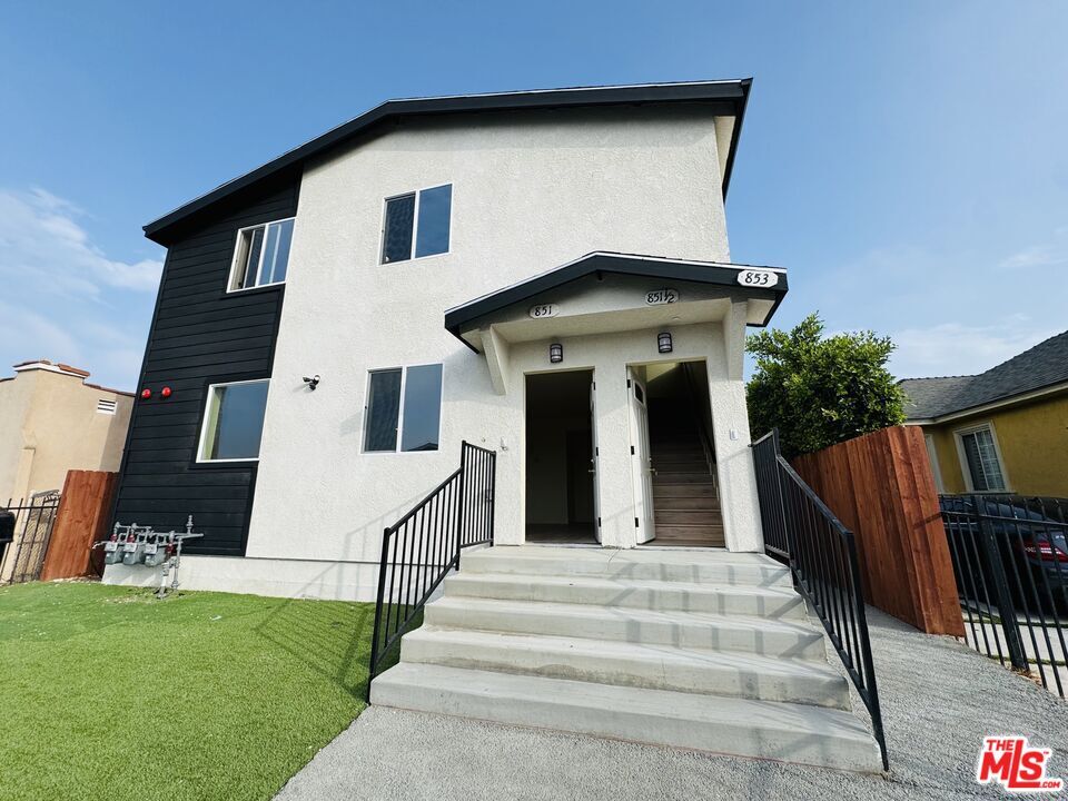 Photo - 851 1/2-851 1/2 E 76th Pl