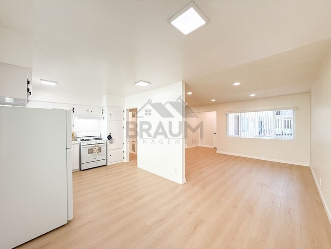 Photo - 13129 Oxnard St Unit 11