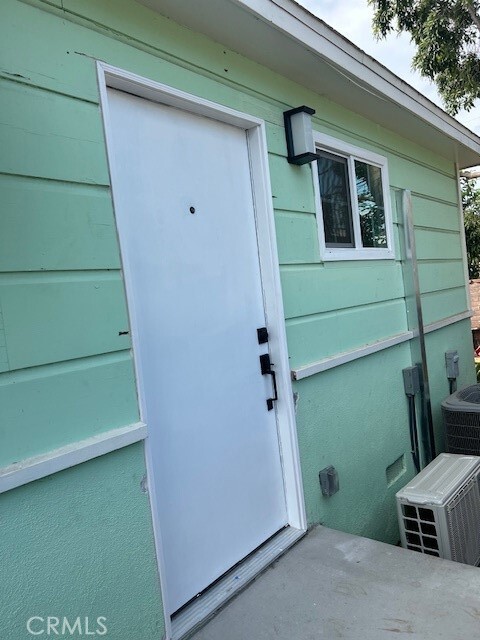 Building Photo - 4568 Edgewood Pl