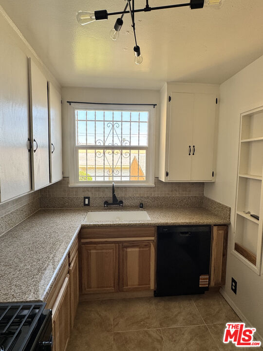 Photo - 3311 1/2 W 78th St Unit 112