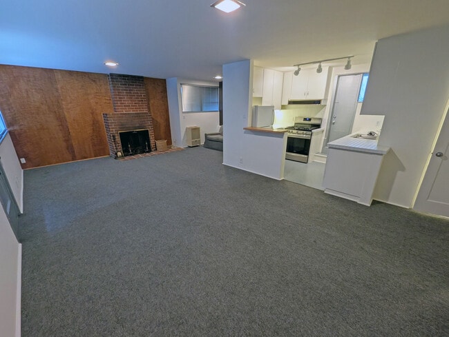 Photo - 648 Kelton Ave Unit 648