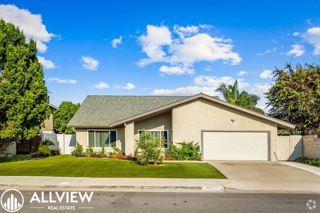 Building Photo - Welcome to this stunning 5-bedroom, 4-bath... Rental