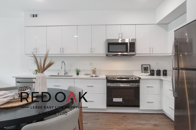 1011-1013 Everett St - 1011-1013 Everett St Condo Unit A-208