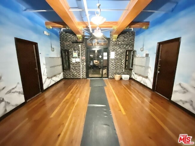 Photo - 608 S Dunsmuir Ave Unit 107