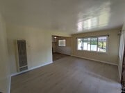 Photo - 1437 E Maple St Apartment