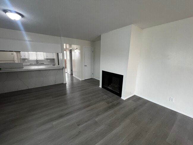 Photo - 1110 Hingham Ln