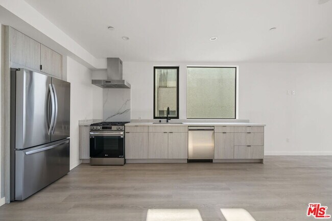 Photo - 3755 S Canfield Ave Unit 302