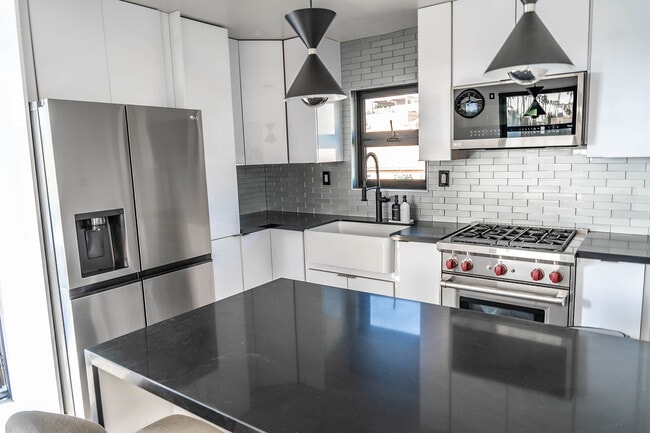 Kitchen Area - 7005 La Jolla Blvd