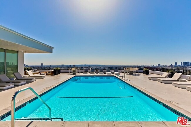 Photo - 1100 Alta Loma Rd