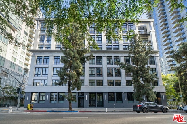 Photo - 330 W 11th St Unit A005