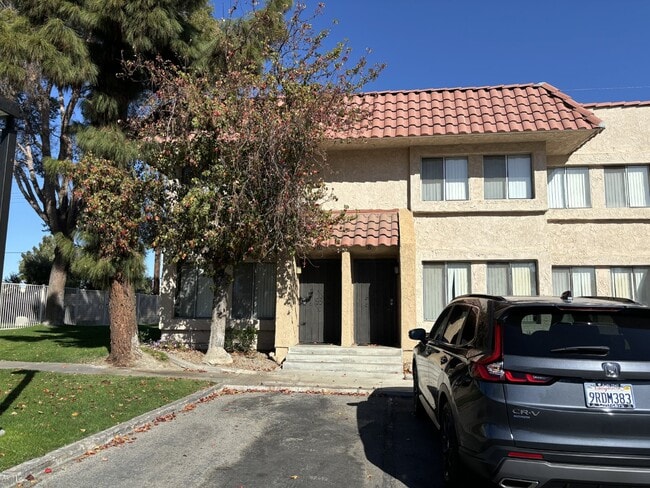 Building Photo - 2-Story, 2-Bedroom, Furnished/Unfurnished ... Unit #62 Abbot