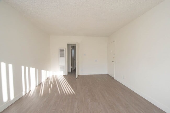 Photo - 10843 Kling St Unit 05