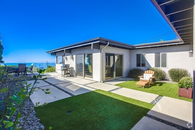 Building Photo - Stunning Ranch-Style Home with Breathtakin...