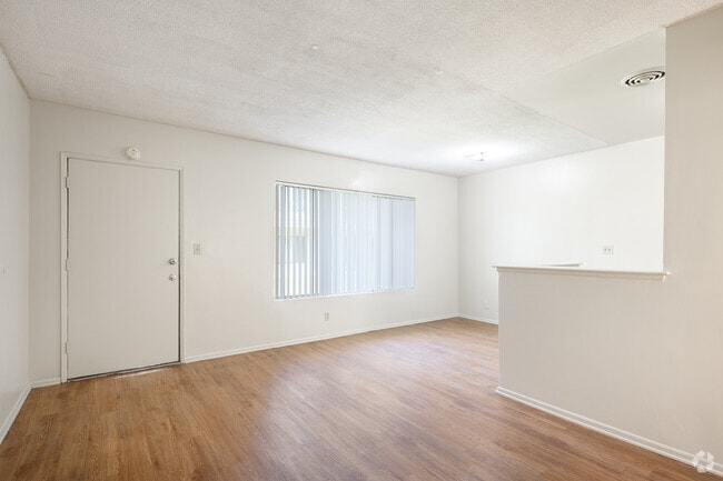 1BR, 1BA - 800SF - Living Room - Beachside Apartments