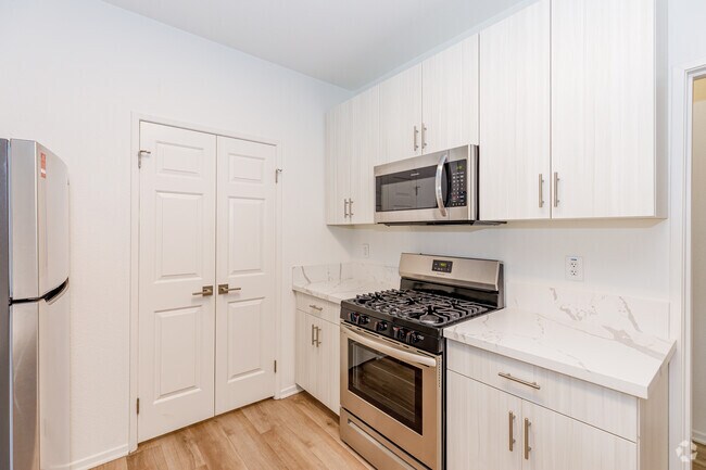 2BR, 2BA - 1,040SF - Casoleil