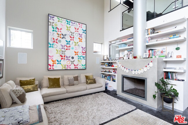 Building Photo - 1917 Alberta Ave