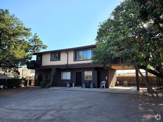 Building Photo - SPACIOUS 3BR / 2BA unit with Covered Parki... Rental