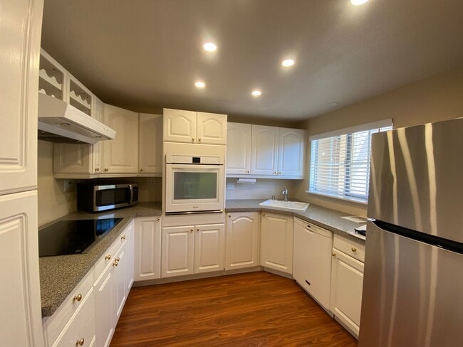 Spacious 3 bedroom, 2 bathroom Condo in Th... - Spacious 3 bedroom, 2 bathroom Condo in Th...