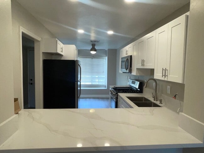 Building Photo - Updated 2 Bedroom, 2.5 Bath Condo Includes 1 Car Garage, 2 parking spots & Washer/ Dryer