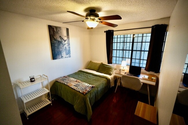 Building Photo - 1278 Lilac Pl Unit 6