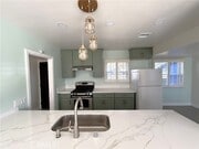 Photo - 522 W 4th St