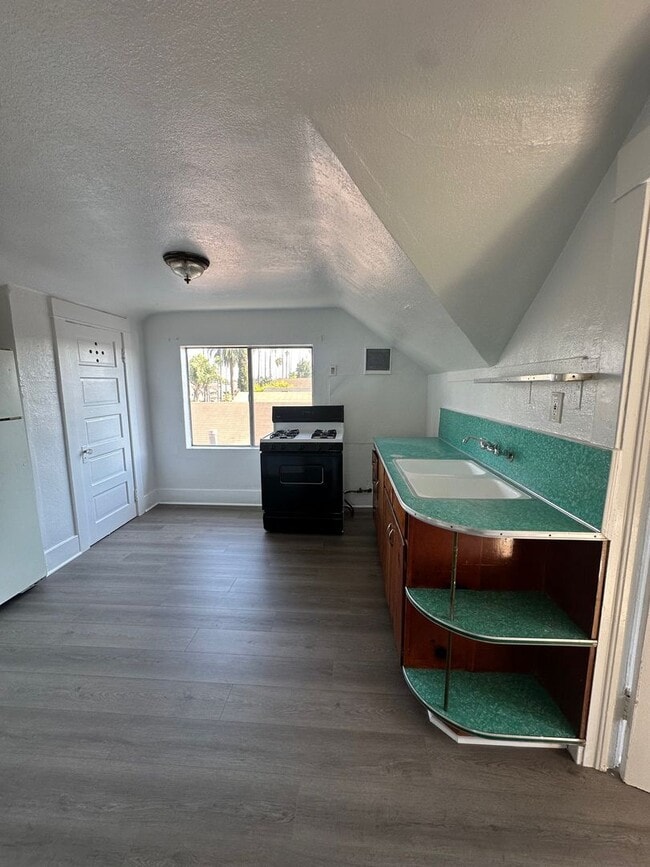 Photo - 3425 3rd Ave Apartment Unit 3425 1/2