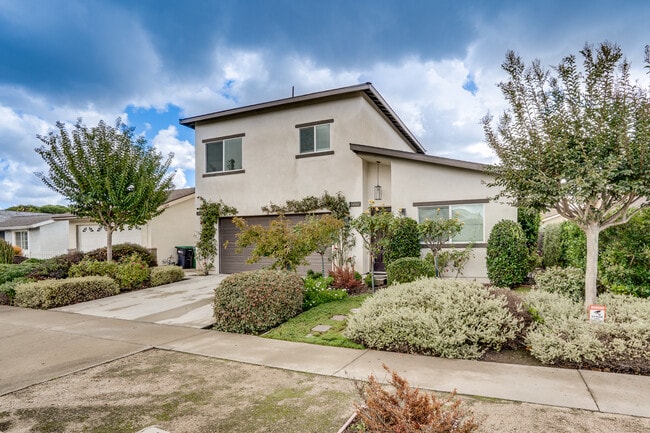 Building Photo - 14584 Highcrest Cir