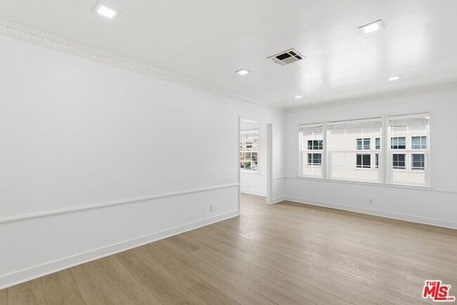 Building Photo - 8613 W Olympic Blvd