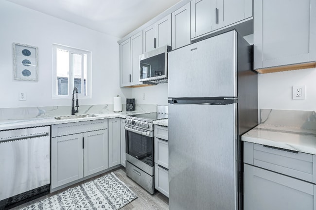 Photo - 21 S Venice Blvd Unit 4