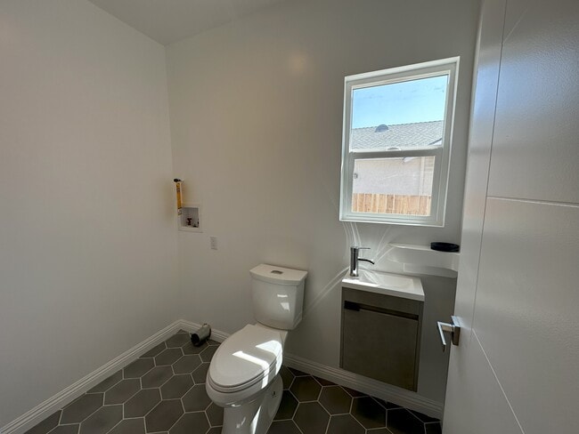 Photo - 515 Archwood Pl