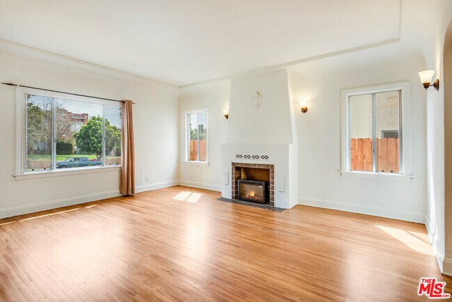 Photo - 1949 S Rimpau Blvd