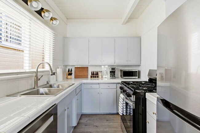 Photo - 121 Rosecrans Pl Unit 4