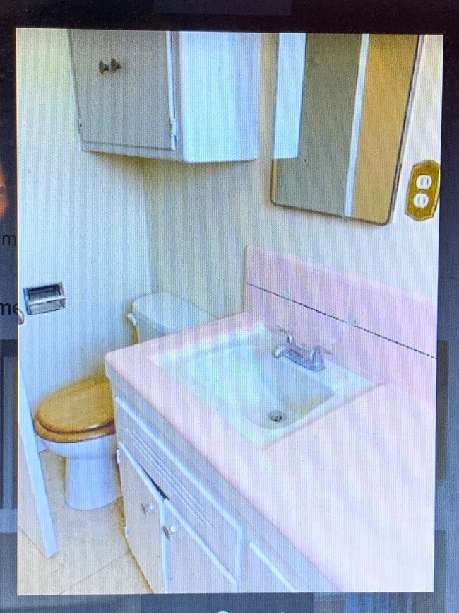 Bath - 4117 Palmyra Rd Unit 3