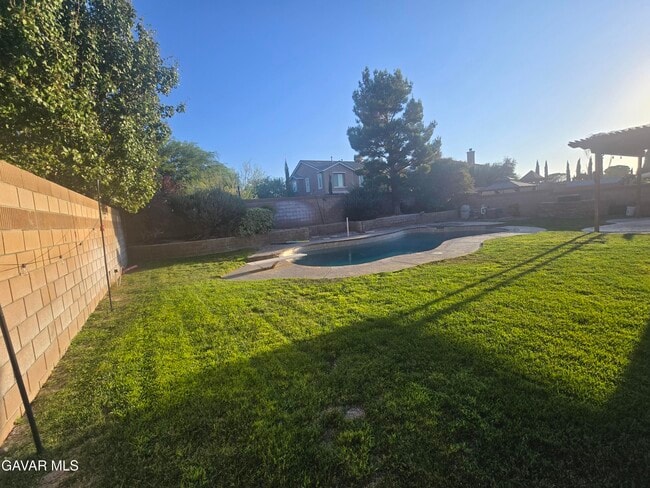 Photo - 4230 Edam St