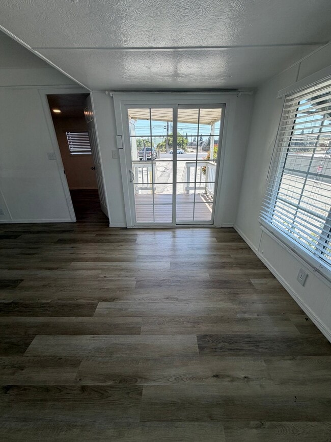 Photo - 435 E Gardena Blvd