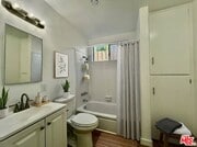 Photo - 533 W 75th St Unit 3