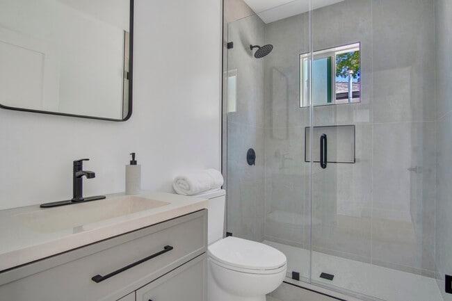 Photo - 18406 Jovan St