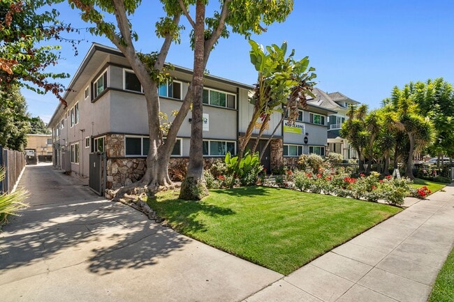 Building Photo - Trojan House