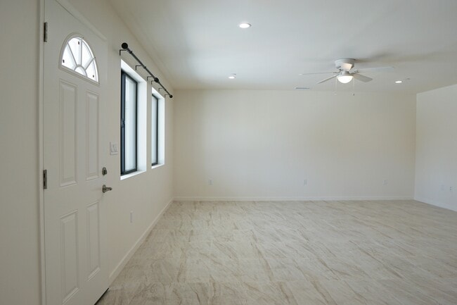 Photo - 517 S Mountain View Dr