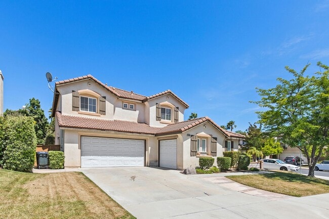 Photo - Paseo Del Sol, 5 br/3 ba House, 2-Story, 3 car gar, yard, corner lot, gardener, granite, hardwood...