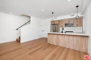 Photo - 728 Robinson St