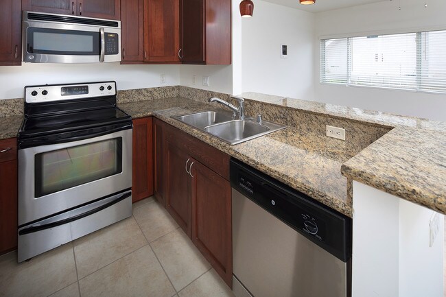 Photo - 2 WEEKS FREE!!! Point Loma 1BR with Washer... Unit 13