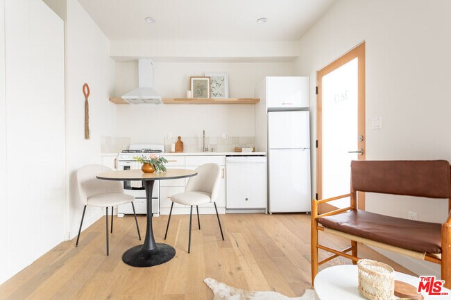 Photo - 3613 1/4 Bellevue Ave